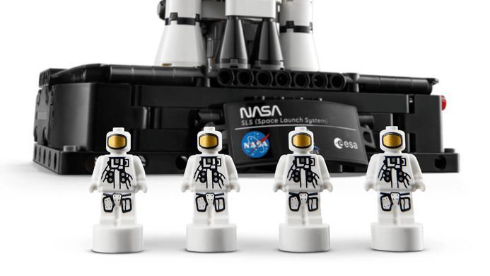LEGO 42221 Technic NASA Artemis Space Launch System Rocket
