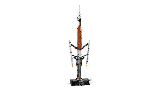 LEGO 42221 Technic NASA Artemis Space Launch System Rocket