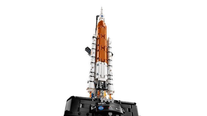 LEGO 42221 Technic NASA Artemis Space Launch System Rocket
