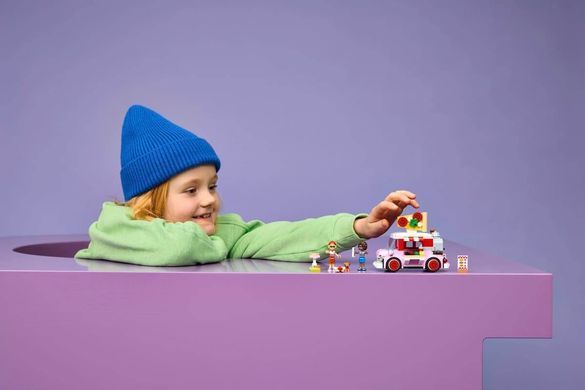 LEGO&reg; Friends 42694 Pizza Truck