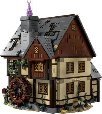 LEGO Ideas Фокус-покус Disney: Котедж сестер Сандерсон 2316 деталей (21341) &ndash; фото товару LEGO з категорії LEGO Ideas. Оригінал, доставка по Україні
