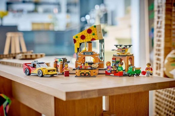 LEGO City Доставка пиццы с разными транспортными средствами (60496) &ndash; фото товара LEGO из категории LEGO City. Оригинал, доставка по Украине