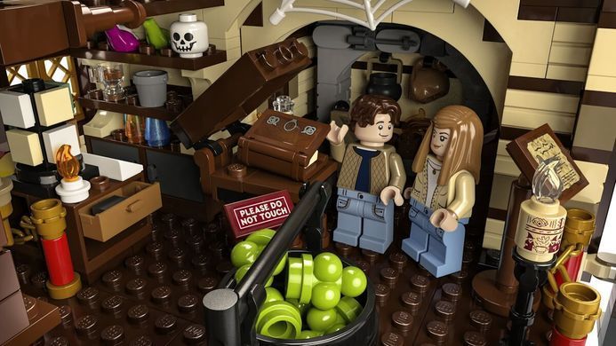 LEGO Ideas Фокус-покус Disney: Котедж сестер Сандерсон 2316 деталей (21341) &ndash; фото товару LEGO з категорії LEGO Ideas. Оригінал, доставка по Україні