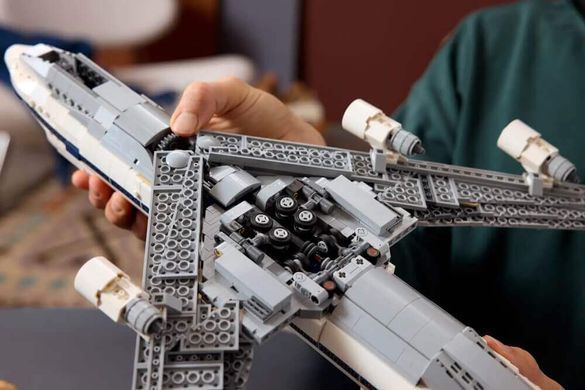 LEGO ICONS Самолет-носитель шаттлов 2417 деталей (10360) &ndash; фото товара LEGO из категории LEGO Icons. Оригинал, доставка по Украине