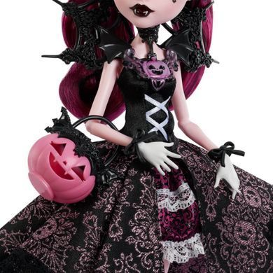 Колекційна лялька Monster High Skullector Halloween Edition &mdash; Дракулаура (JMG90) &ndash; фото товару Monster High з категорії Ляльки Monster High (Монстер Хай). Оригінал, доставка по Україні