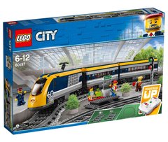 Конструктор LEGO City Пассажирский поезд 677 деталей (60197)