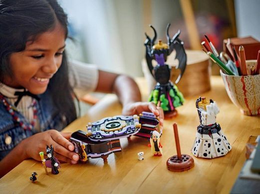 LEGO Disney Сукні Малефісенти та Лютелли де Віль (43262) &ndash; фото товару LEGO з категорії LEGO Disney. Оригінал, доставка по Україні