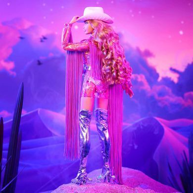 Колекційна лялька Barbie Signature Fashion Frontier (HRM92) &ndash; фото товару Barbie Collector  з категорії Колекційні ляльки Барбі - Barbie Collector. Оригінал, доставка по Україні
