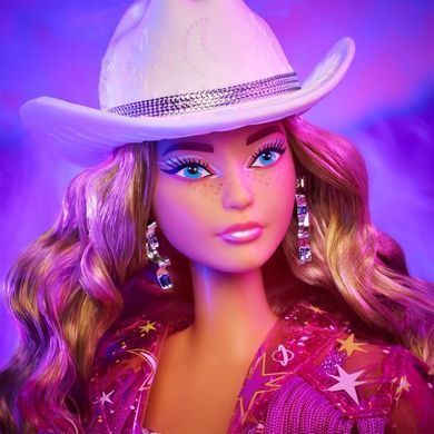 Колекційна лялька Barbie Signature Fashion Frontier (HRM92) &ndash; фото товару Barbie Collector  з категорії Колекційні ляльки Барбі - Barbie Collector. Оригінал, доставка по Україні