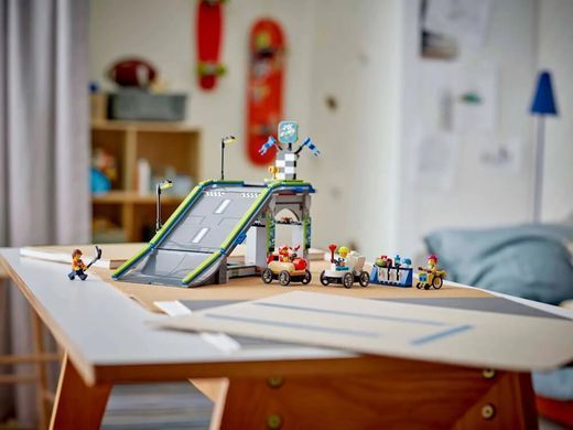 LEGO City Никаких ограничений: Автодром для гоночных автомобилей 436 деталей (60460) &ndash; фото товара LEGO из категории LEGO City. Оригинал, доставка по Украине
