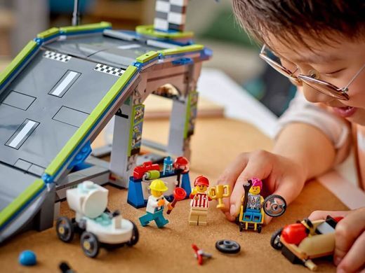 LEGO City Никаких ограничений: Автодром для гоночных автомобилей 436 деталей (60460) &ndash; фото товара LEGO из категории LEGO City. Оригинал, доставка по Украине