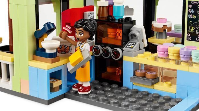 LEGO Friends Кав'ярня Хартлейк-Сіті 426 деталей (42618) &ndash; фото товару LEGO з категорії LEGO Friends. Оригінал, доставка по Україні