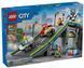 LEGO City Жодних обмежень: Автодром для гоночних автомобілів 60460 &mdash; ігровий набір із рампою, машинками-хот-догом і туалетом та 4 мініфігурками