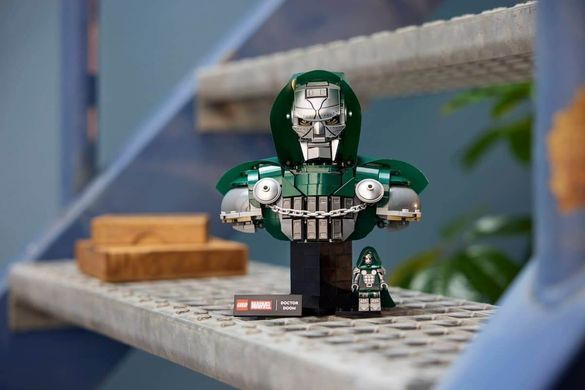 LEGO Super Heroes Бюст Доктора Дума (76345) &ndash; фото товару LEGO з категорії LEGO Marvel Super Heroes. Оригінал, доставка по Україні