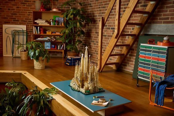 LEGO Architecture Саґрада Фамілія (21065) &ndash; фото товару LEGO з категорії LEGO Architecture. Оригінал, доставка по Україні