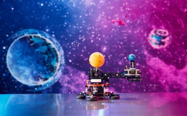 LEGO Technic Земля та Місяць на орбіті (42179) &ndash; фото товару LEGO з категорії LEGO Technic. Оригінал, доставка по Україні
