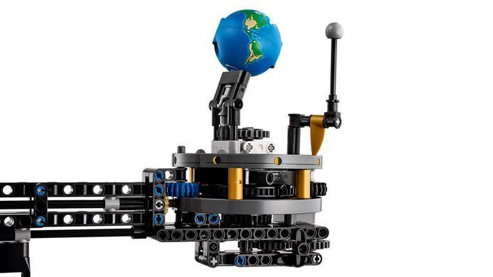 LEGO Technic Земля та Місяць на орбіті (42179) &ndash; фото товару LEGO з категорії LEGO Technic. Оригінал, доставка по Україні