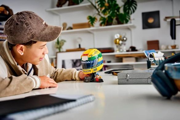 LEGO Editions Formula 1 Шолом Айртона Сенни (43024) &ndash; фото товару LEGO з категорії LEGO Editions. Оригінал, доставка по Україні