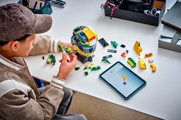 LEGO Editions Formula 1 Шолом Айртона Сенни (43024) &ndash; фото товару LEGO з категорії LEGO Editions. Оригінал, доставка по Україні
