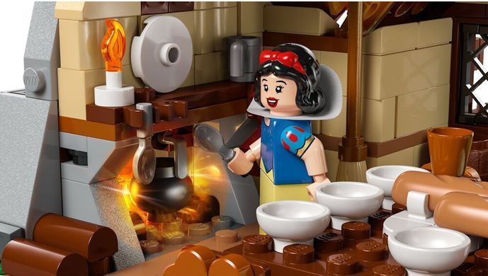 LEGO Disney Princess Будиночок Білосніжки й сімох гномів 2228 деталей (43242) &ndash; фото товару LEGO з категорії LEGO Disney. Оригінал, доставка по Україні