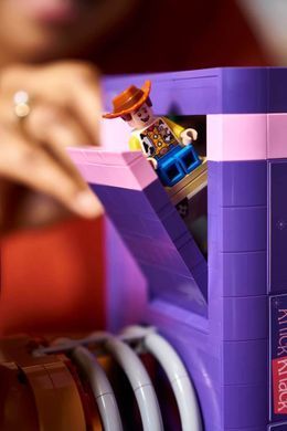 LEGO Disney Книжные подставки &laquo;Собачка Спиралька&raquo; из &laquo;Истории игрушек&raquo; (43301) &ndash; фото товара LEGO из категории LEGO Disney. Оригинал, доставка по Украине