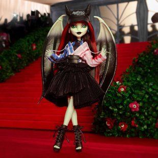 Коллекционная кукла Monster High x Off-White Raven Rhapsody &mdash; Рейвен Рапсоди (HNV19) &ndash; фото товара Monster High из категории Куклы Monster High (Монстер Хай). Оригинал, доставка по Украине