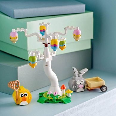 LEGO Seasonal Пасхальный кролик и охота на куриные яйца 140 деталей (40808) &ndash; фото товара LEGO из категории LEGO Seasonal. Оригинал, доставка по Украине