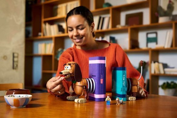 LEGO Disney Книжные подставки &laquo;Собачка Спиралька&raquo; из &laquo;Истории игрушек&raquo; (43301) &ndash; фото товара LEGO из категории LEGO Disney. Оригинал, доставка по Украине