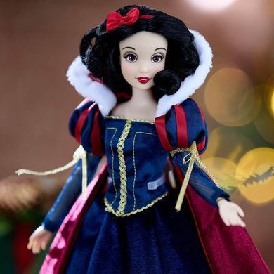 Колекційна лялька Disney Білосніжка 2025 Holiday Special Edition  &ndash; фото товару Disney Princess з категорії Ляльки і фігурки Принцеси Дісней - Disney Princess . Оригінал, доставка по Україні