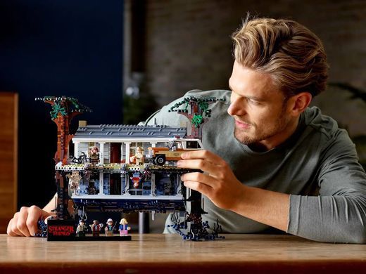 LEGO Stranger Things "Інша сторона" 2287 деталей (75810) &ndash; фото товару LEGO з категорії LEGO Stranger Things. Оригінал, доставка по Україні