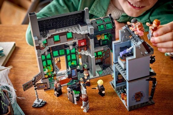 LEGO&reg; Harry Potter&trade; 76471 Knockturn Alley&trade; Wizarding Shops