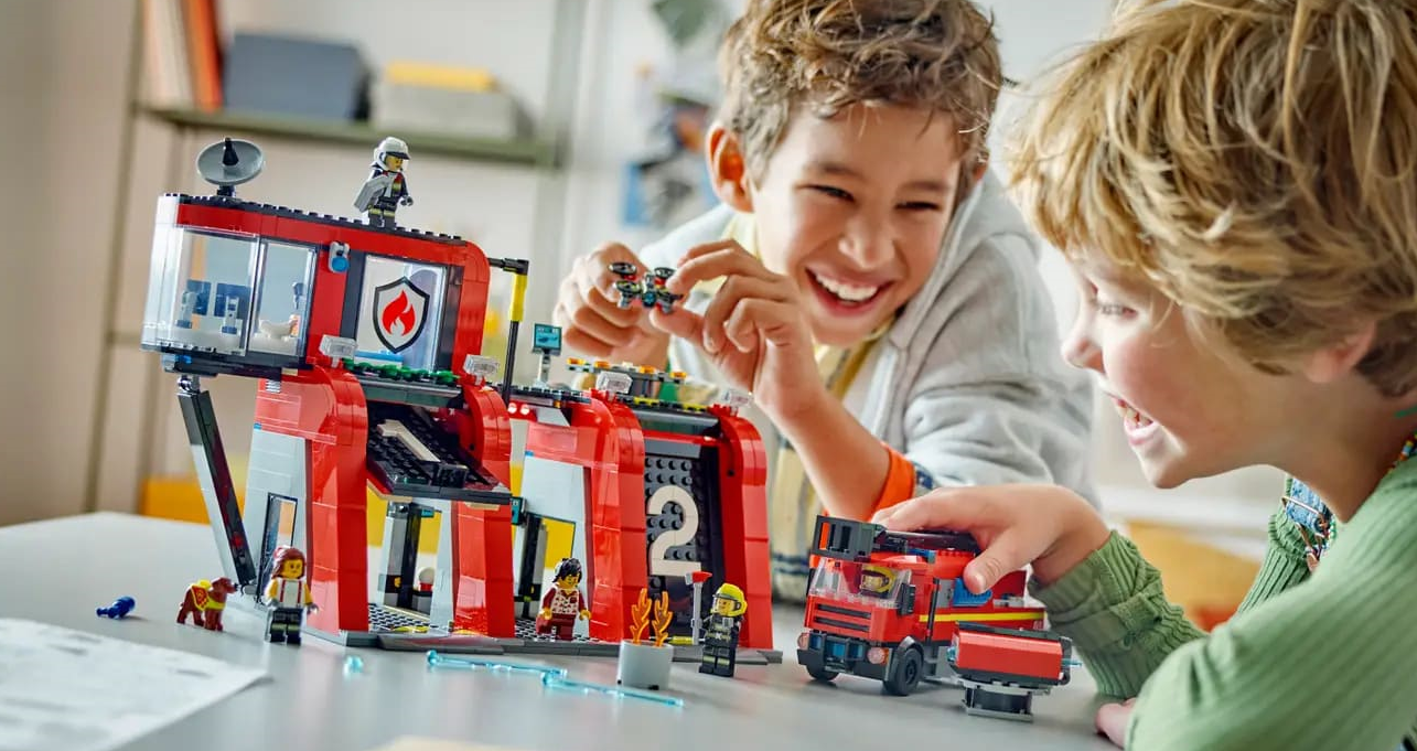 LEGO City Пожарное депо с пожарной машиной 843 детали (60414)